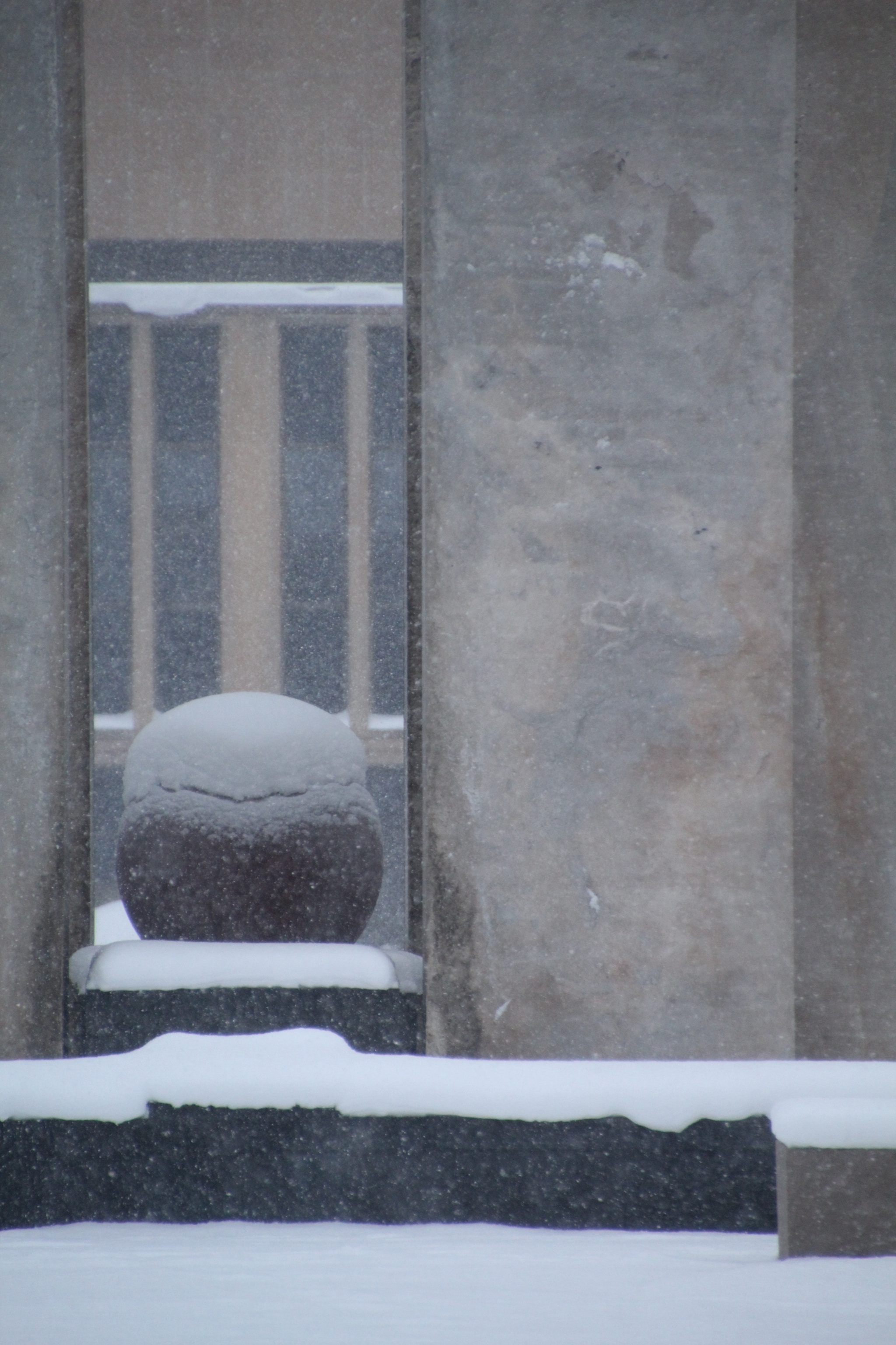 Canon EOS 1200D (EOS Rebel T5 / EOS Kiss X70 / EOS Hi) sample photo. Wwii memorial covered in falling snow. photography