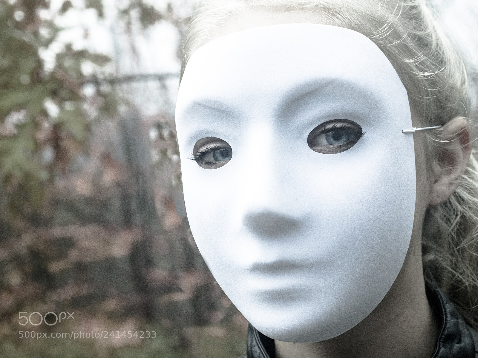 Olympus OM-D E-M1 sample photo. Young blond girl with photography