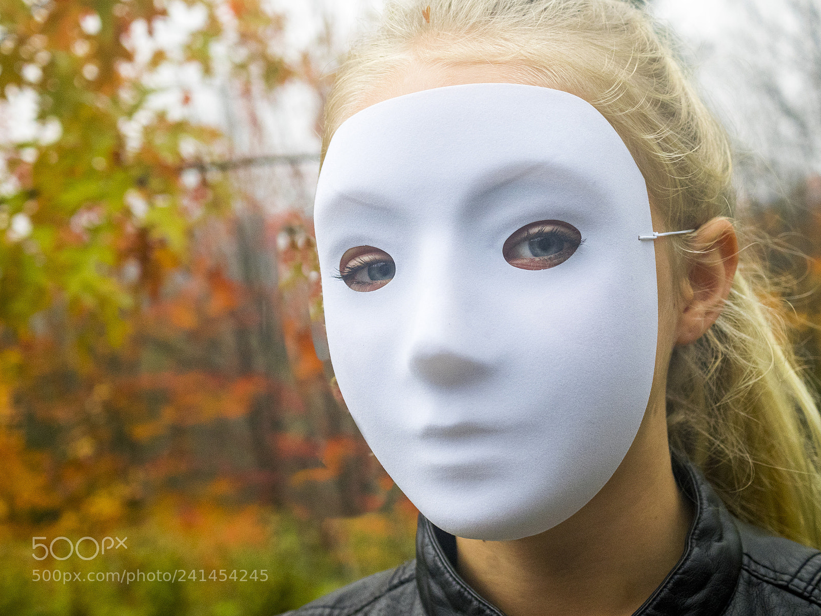 Olympus OM-D E-M1 sample photo. Young blond girl with photography