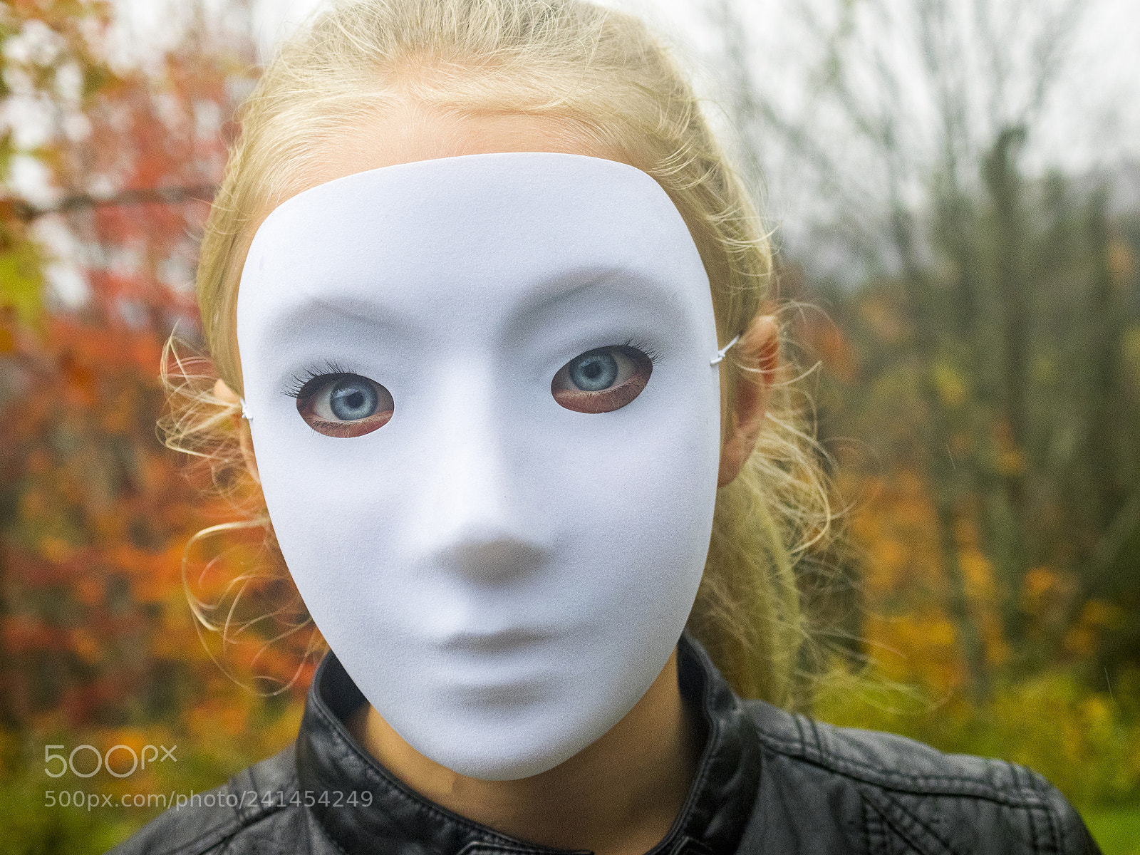 Olympus OM-D E-M1 sample photo. Young blond girl with photography