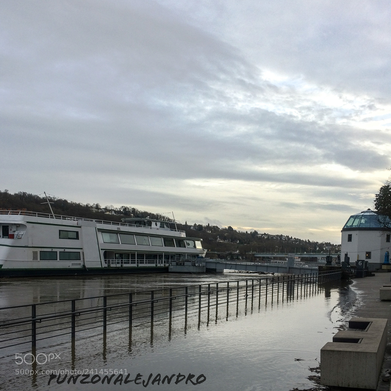 Apple iPhone 5s sample photo. Koblenz, germany. high tide photography