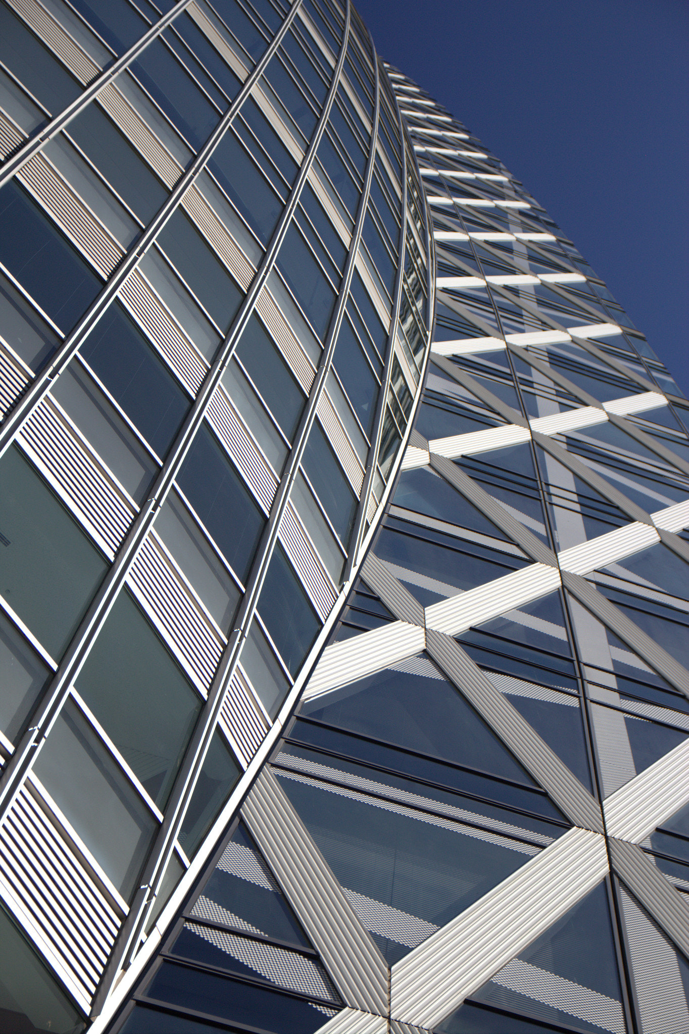Sigma 17-70mm F2.8-4 DC Macro OS HSM sample photo. Cocoon tower tokyo (not seoul) photography