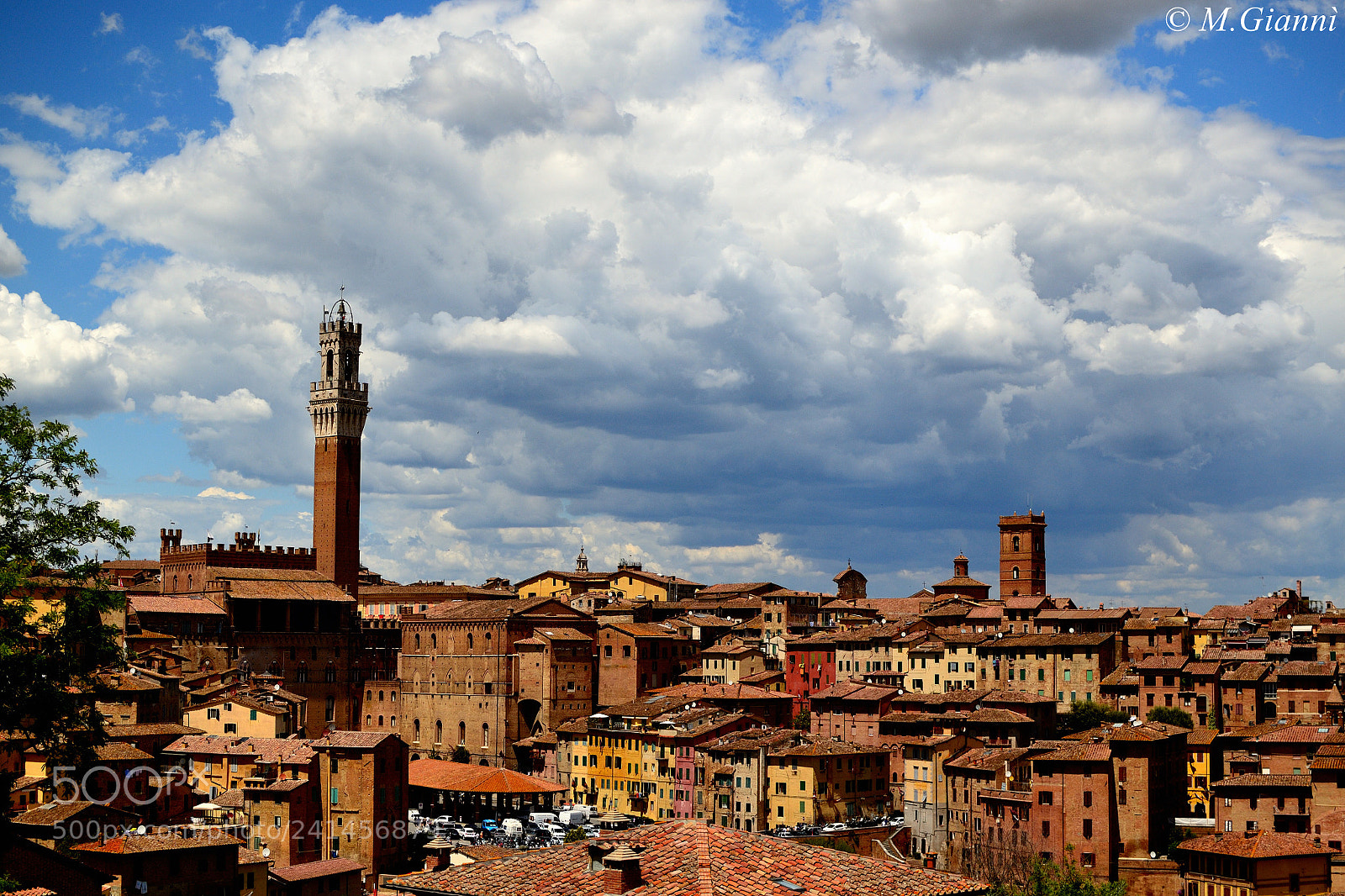 Nikon D3100 + Nikon AF-S DX Nikkor 35mm F1.8G sample photo. Siena & clouds photography