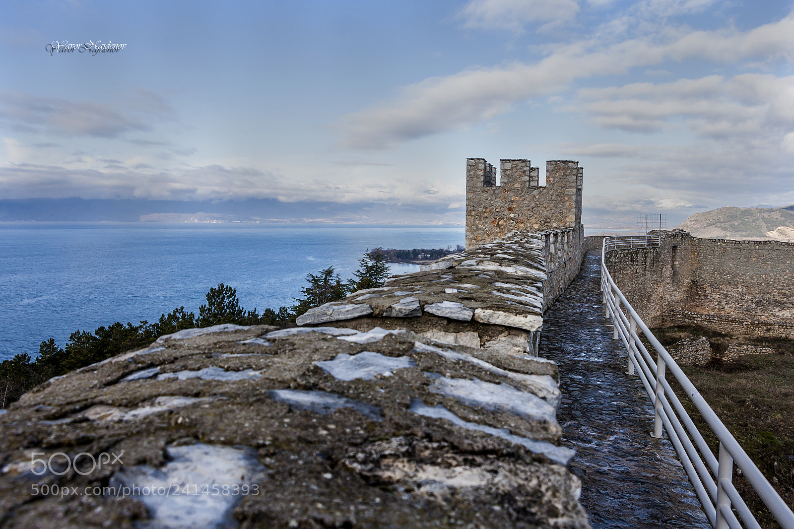 Canon EOS 500D (EOS Rebel T1i / EOS Kiss X3) sample photo. Sky, lake and fortress photography