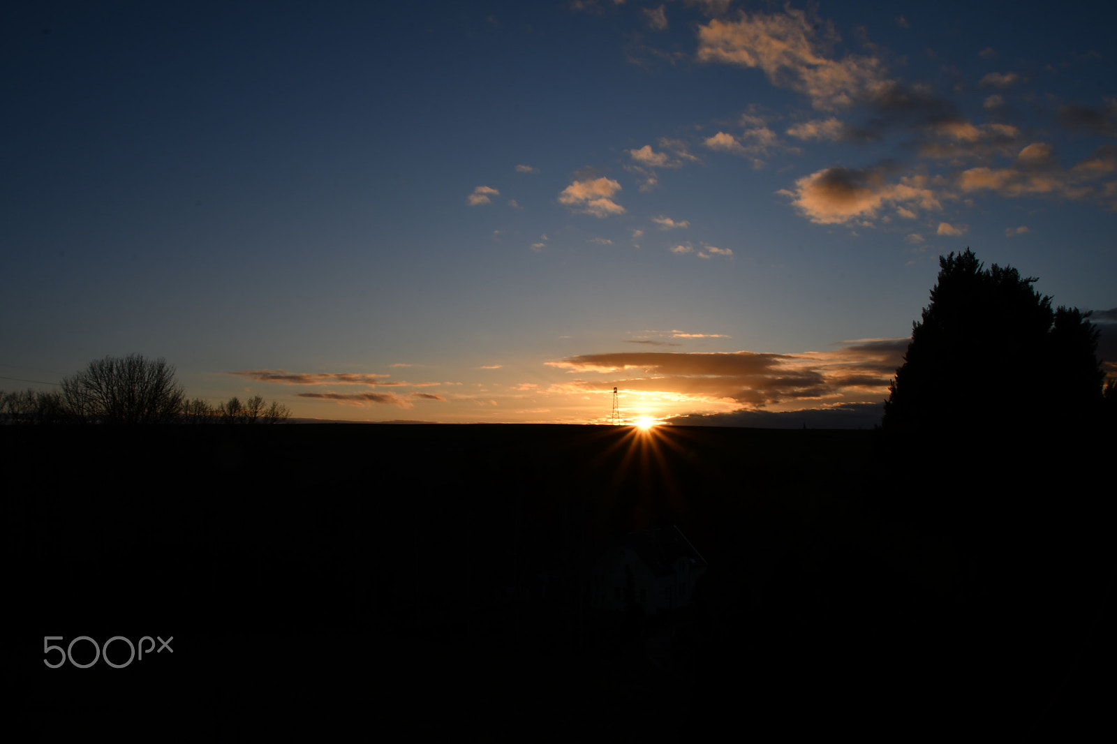 Sigma 18-250mm F3.5-6.3 DC Macro OS HSM sample photo. Last light of the day photography