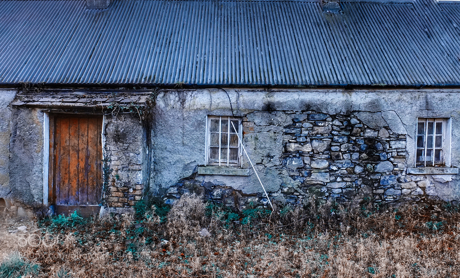 Fujifilm X10 sample photo. Old farm building photography