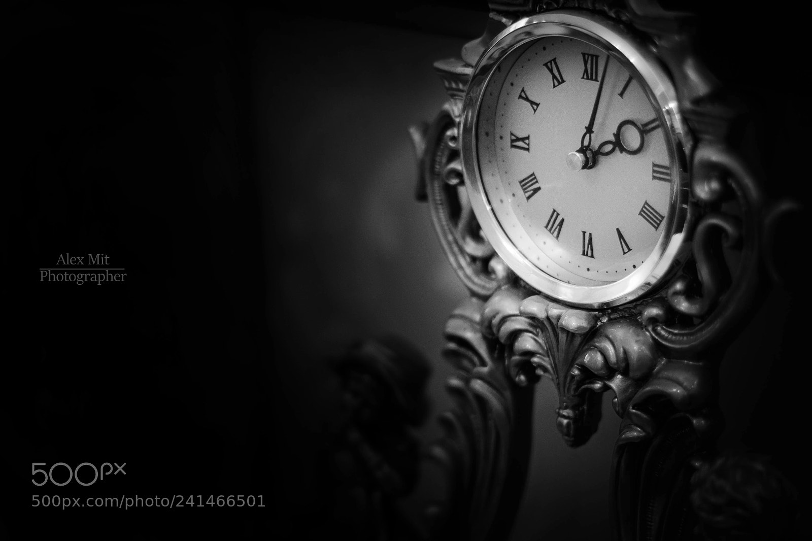 Canon EOS 1000D (EOS Digital Rebel XS / EOS Kiss F) sample photo. Clock photography