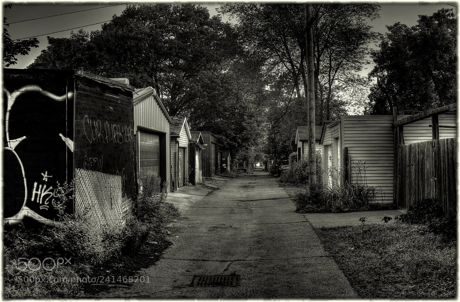 Olympus OM-D E-M10 II sample photo. The dark alley photography