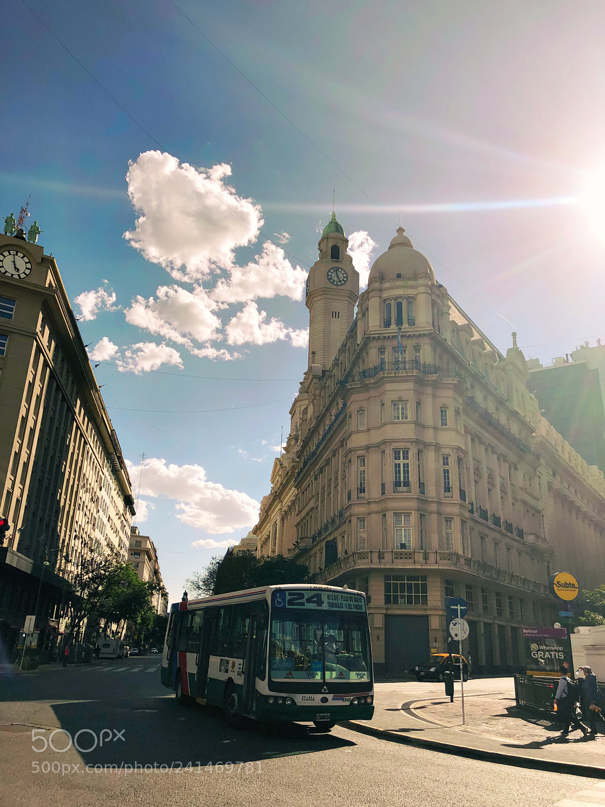 Apple iPhone X sample photo. Tarde soleada en plaza photography