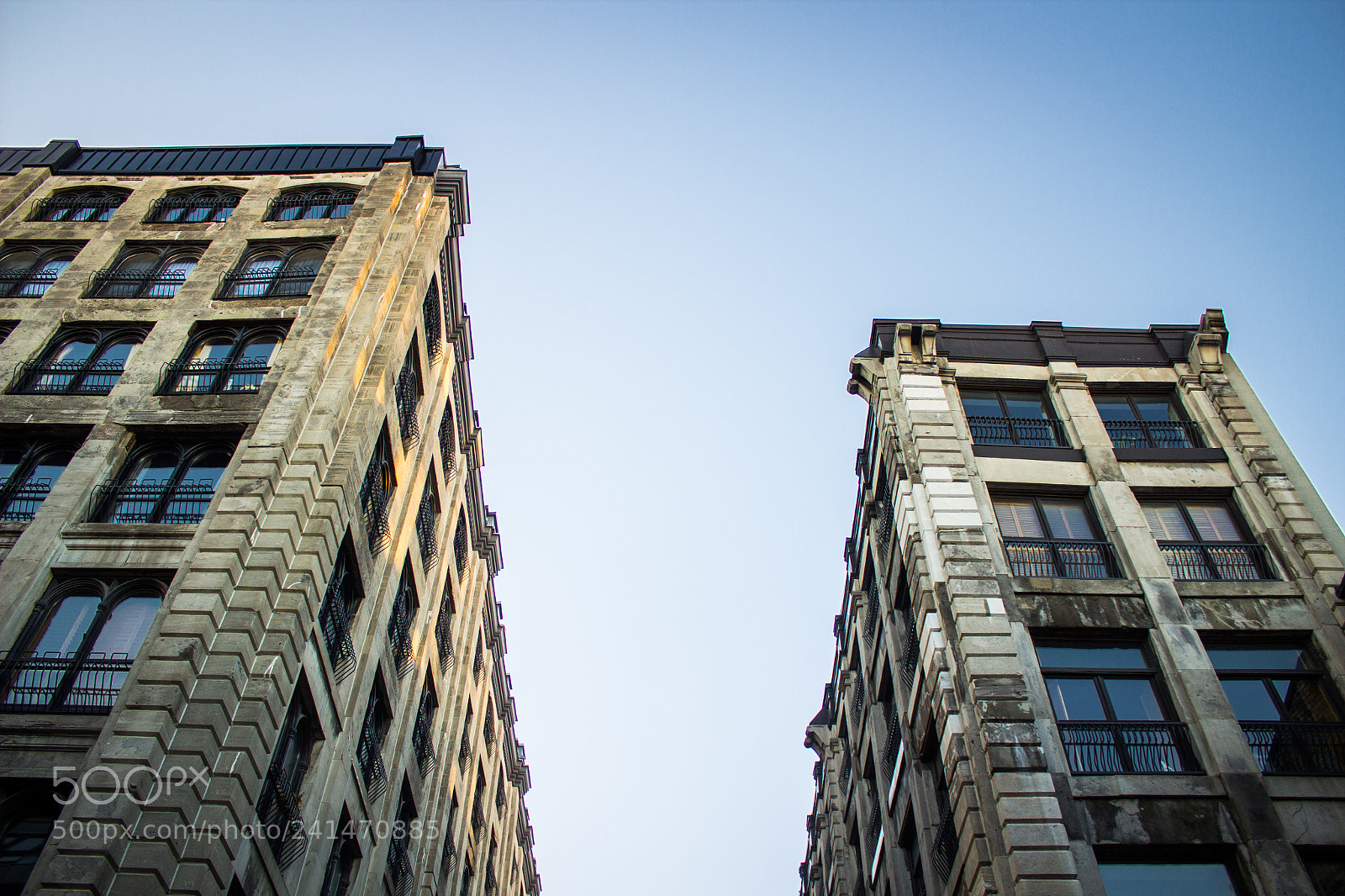 Canon EOS 600D (Rebel EOS T3i / EOS Kiss X5) sample photo. Surrounded by the city photography