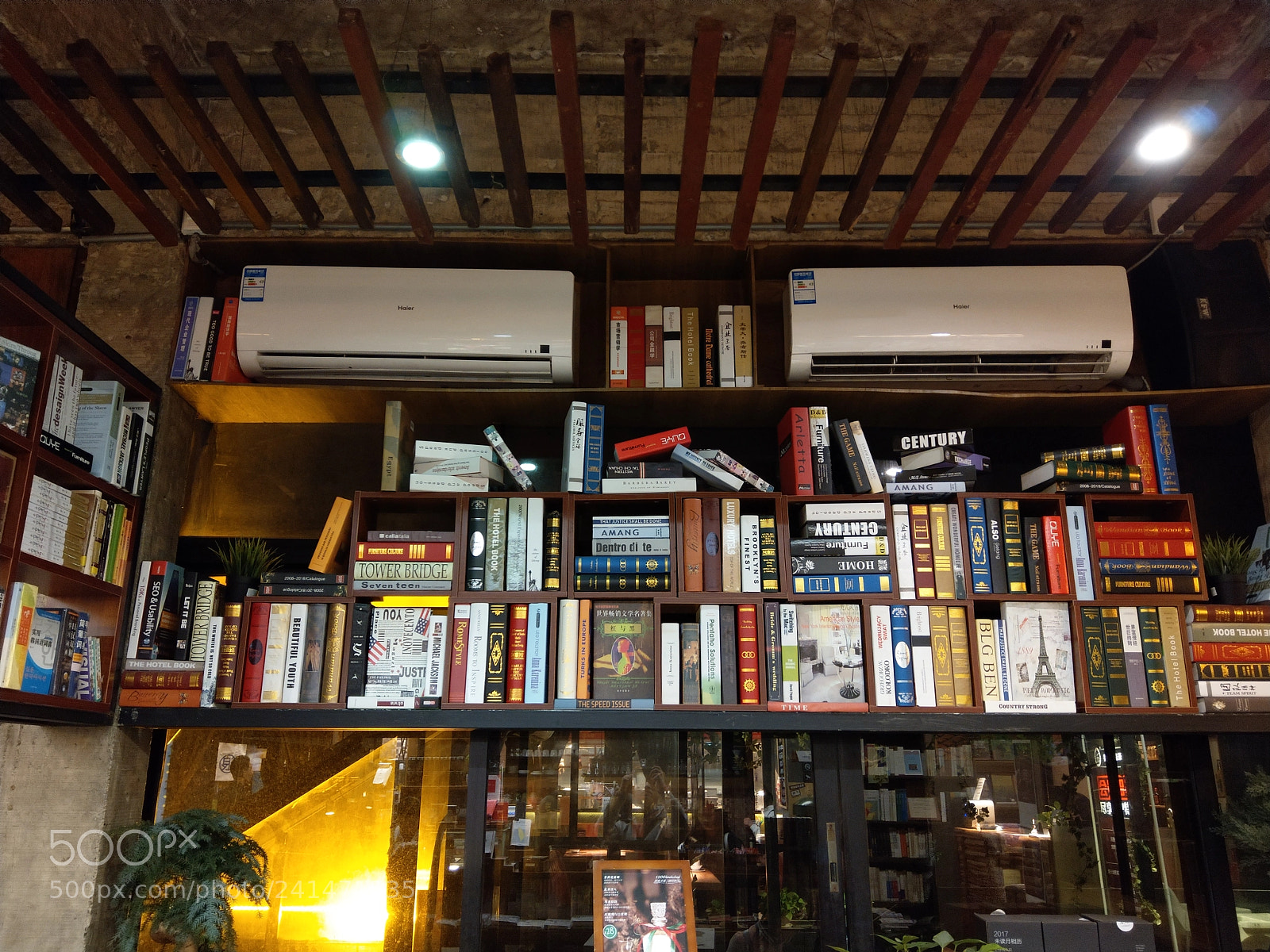 HTC U11 sample photo. Nonprofit bookshop 1200 photography