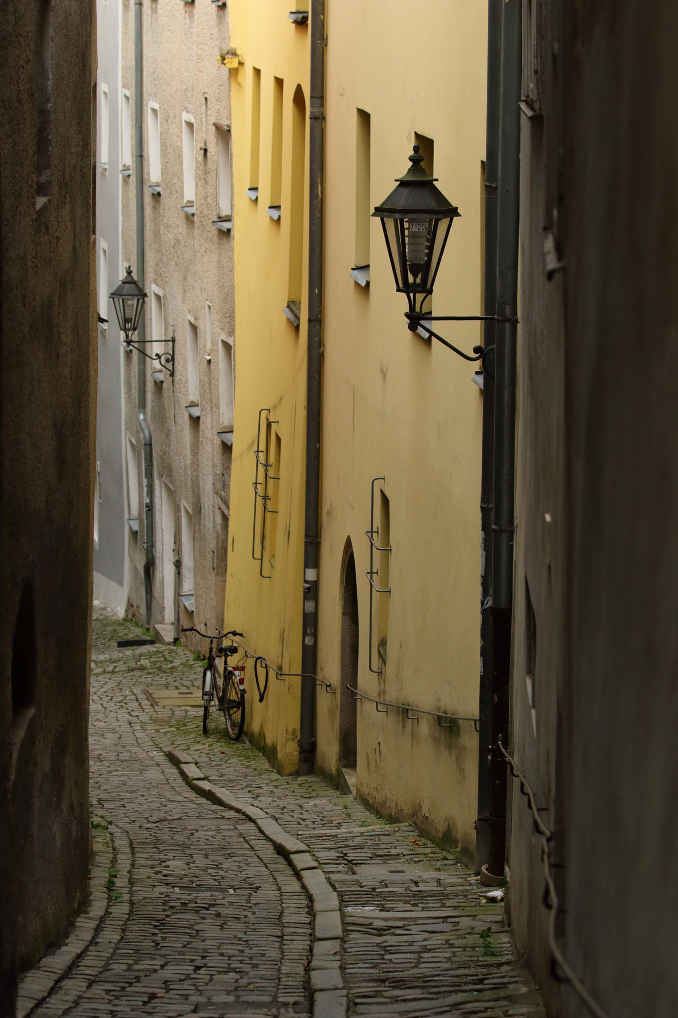 Canon EF 70-200mm F2.8L IS II USM sample photo. Die gassen von passau photography