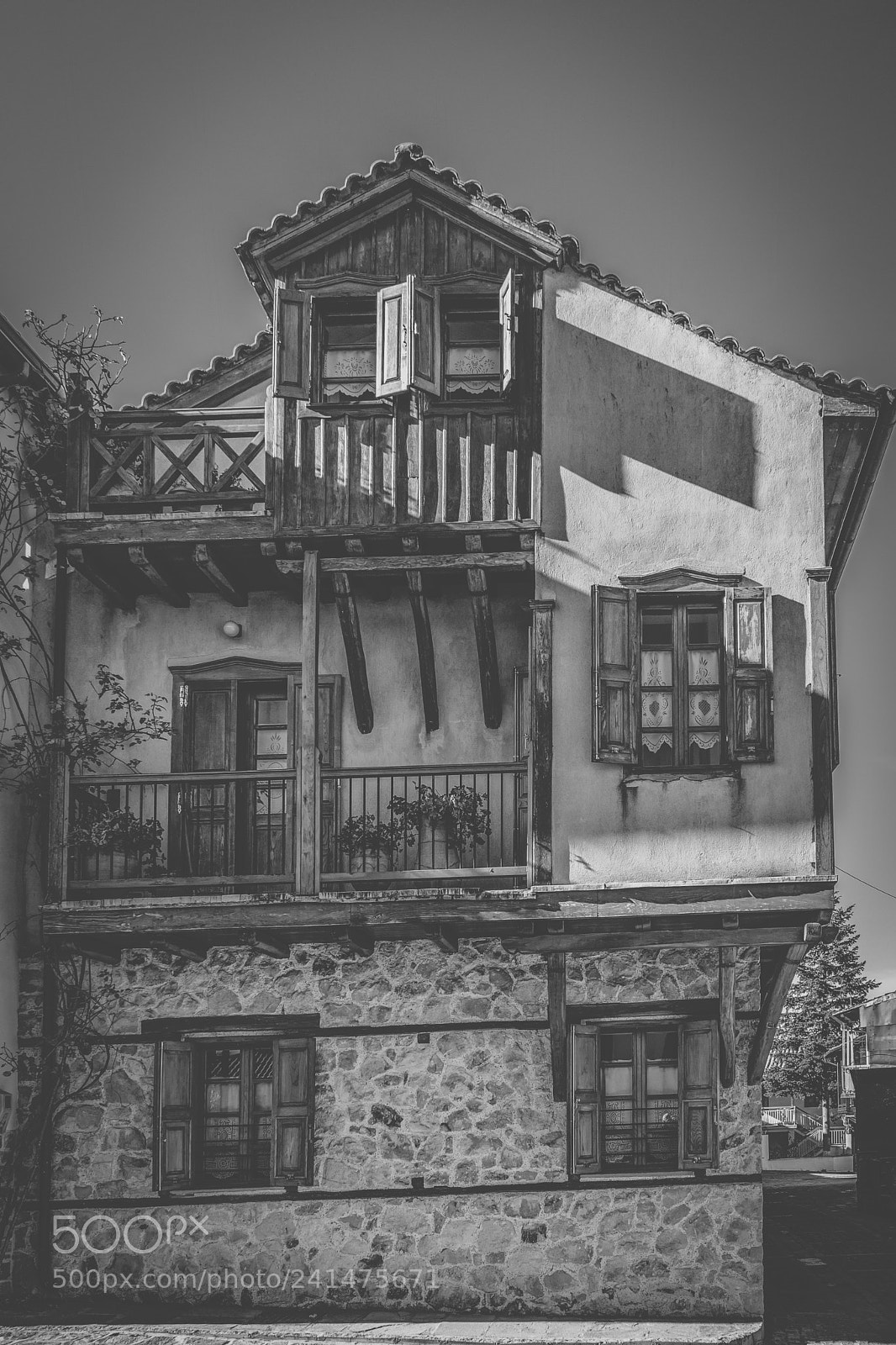 Canon EOS 750D (EOS Rebel T6i / EOS Kiss X8i) sample photo. Old house photography