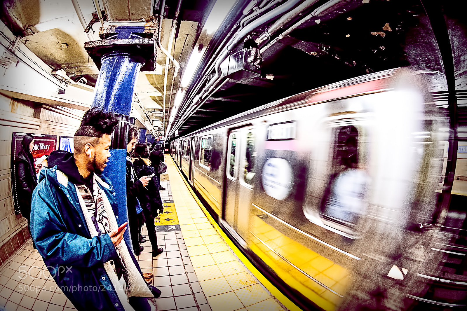 Nikon D5 sample photo. Wating for an uptown photography