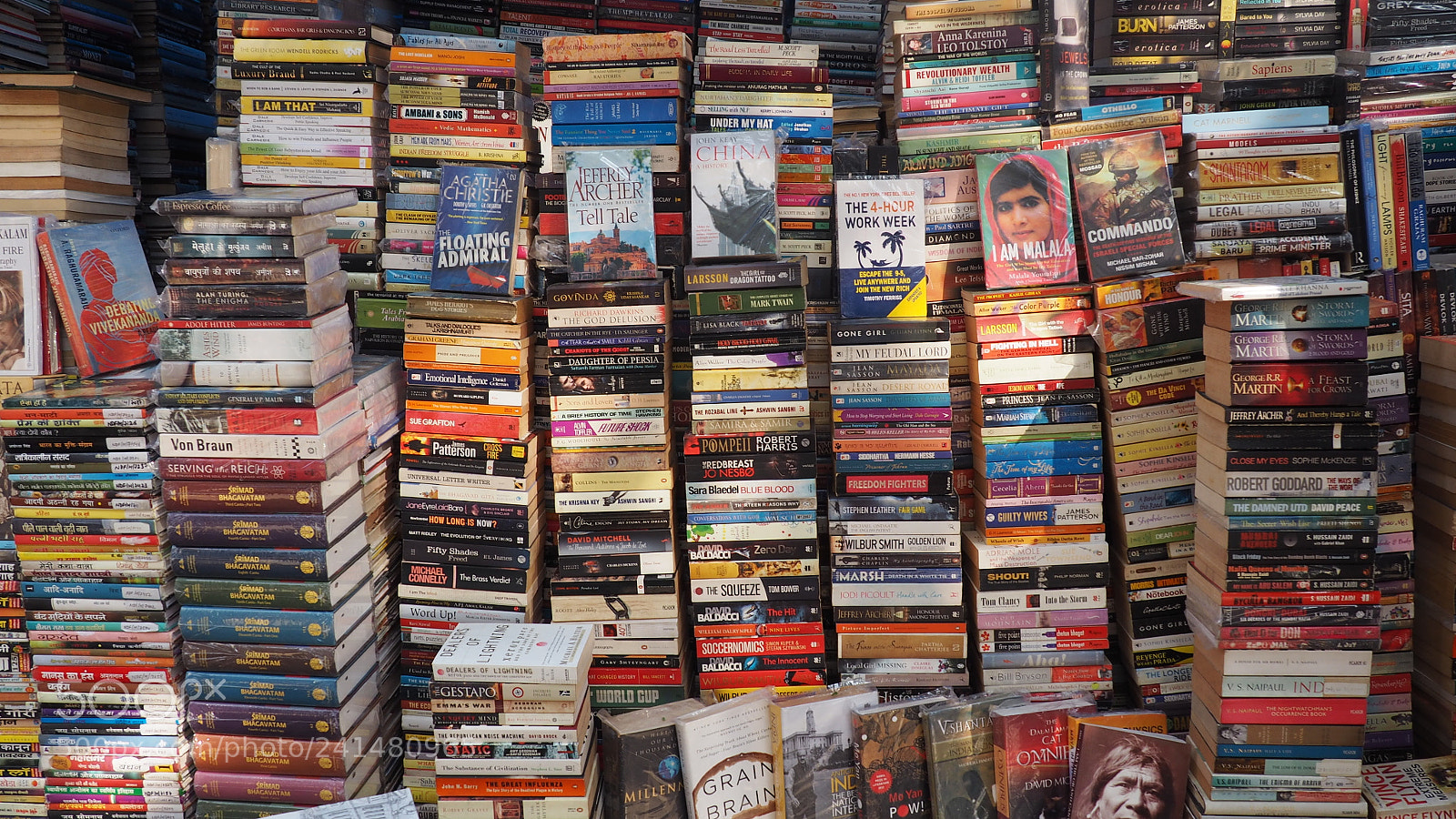 Olympus OM-D E-M10 sample photo. The books of mumbai photography