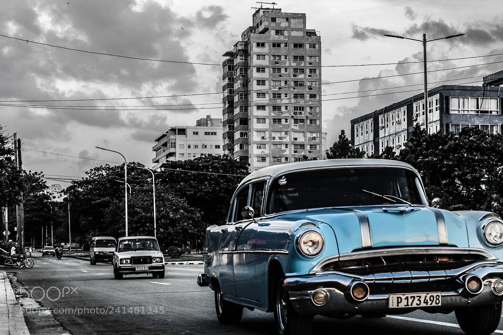Canon EOS 100D (EOS Rebel SL1 / EOS Kiss X7) sample photo. Blue car in cuba photography