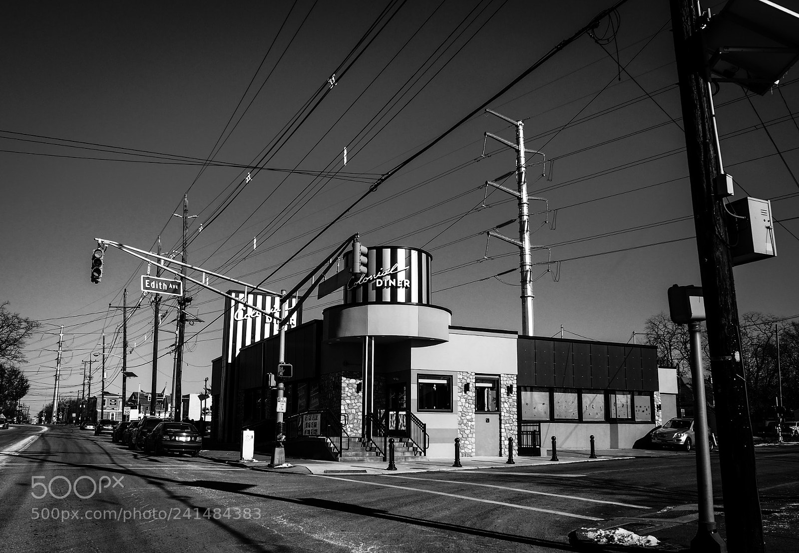 Olympus OM-D E-M10 II sample photo. Colonial diner and wires photography