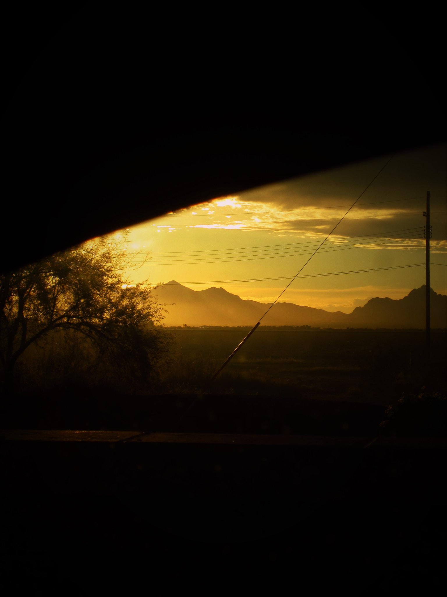 Canon PowerShot ELPH 300 HS (IXUS 220 HS / IXY 410F) sample photo. Car window sunset in the desert photography