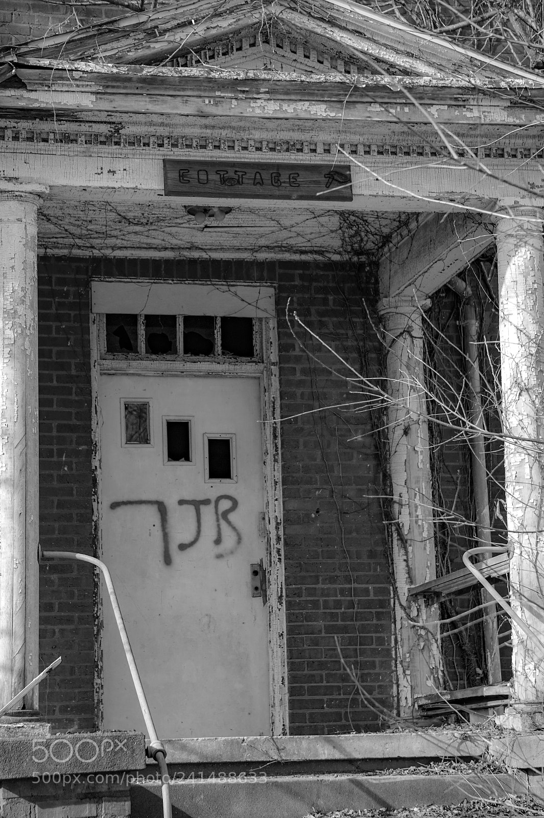 Sony Alpha a5000 (ILCE 5000) sample photo. Door photography