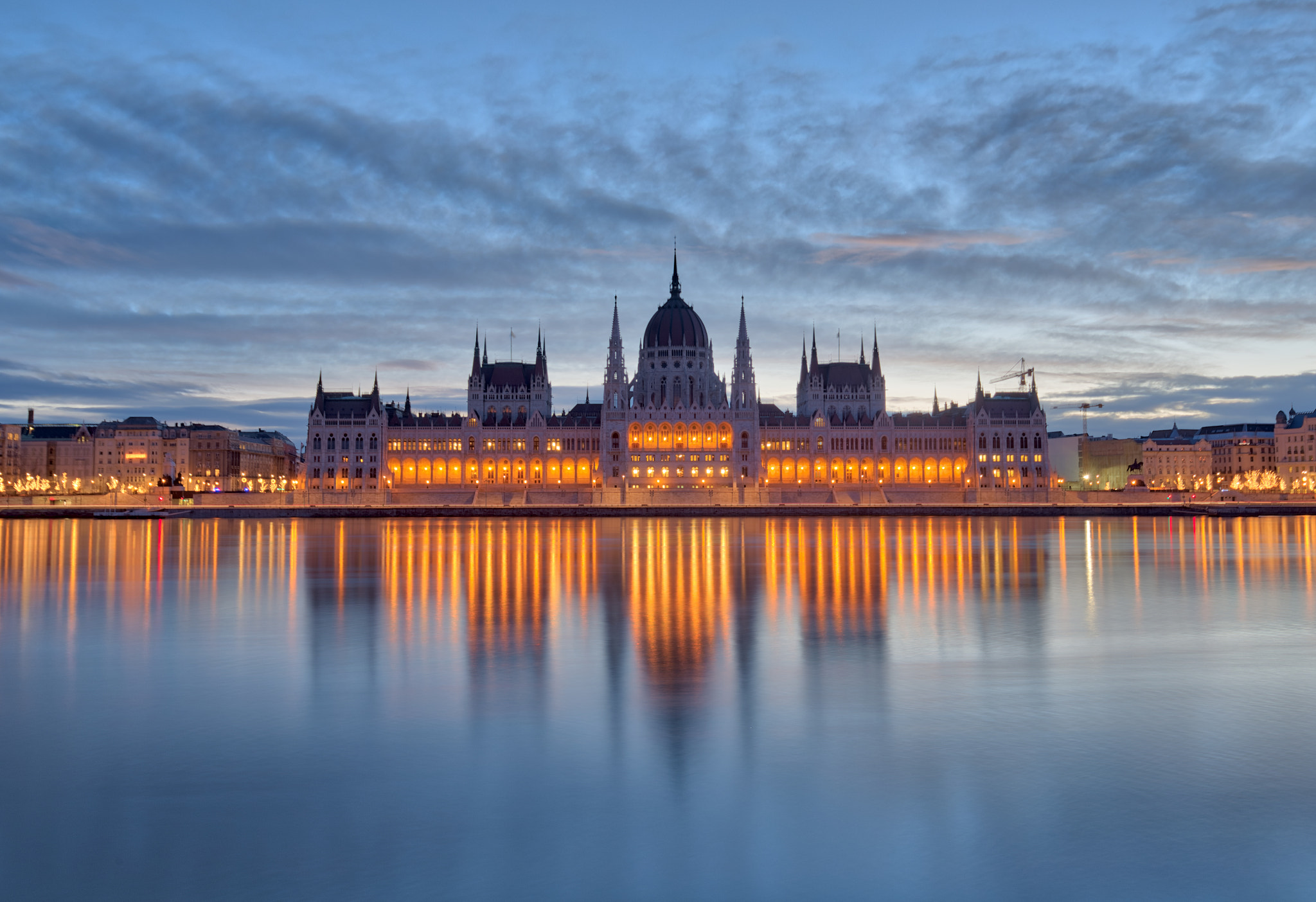 Canon EF 16-35mm F4L IS USM sample photo. Budapest morning photography