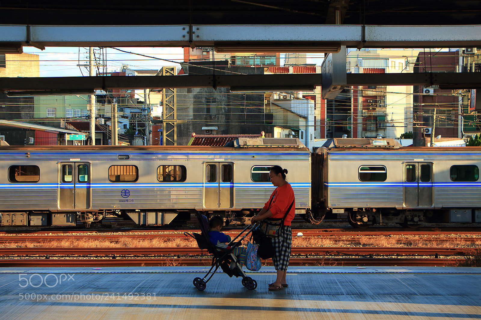 Canon EOS 650D (EOS Rebel T4i / EOS Kiss X6i) sample photo. #commuters photography