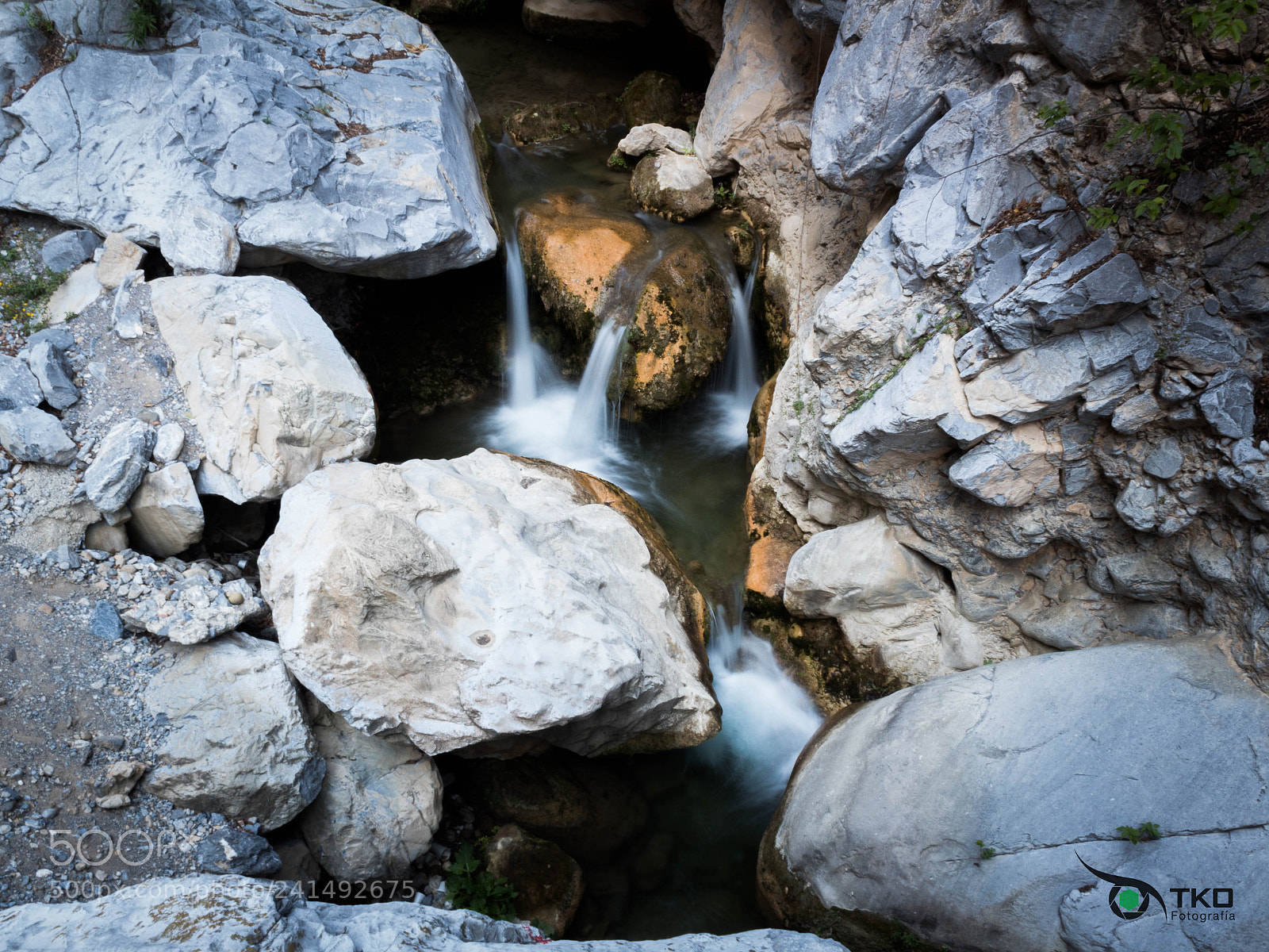 Canon EOS 1300D (EOS Rebel T6 / EOS Kiss X80) sample photo. Rock and water silk photography