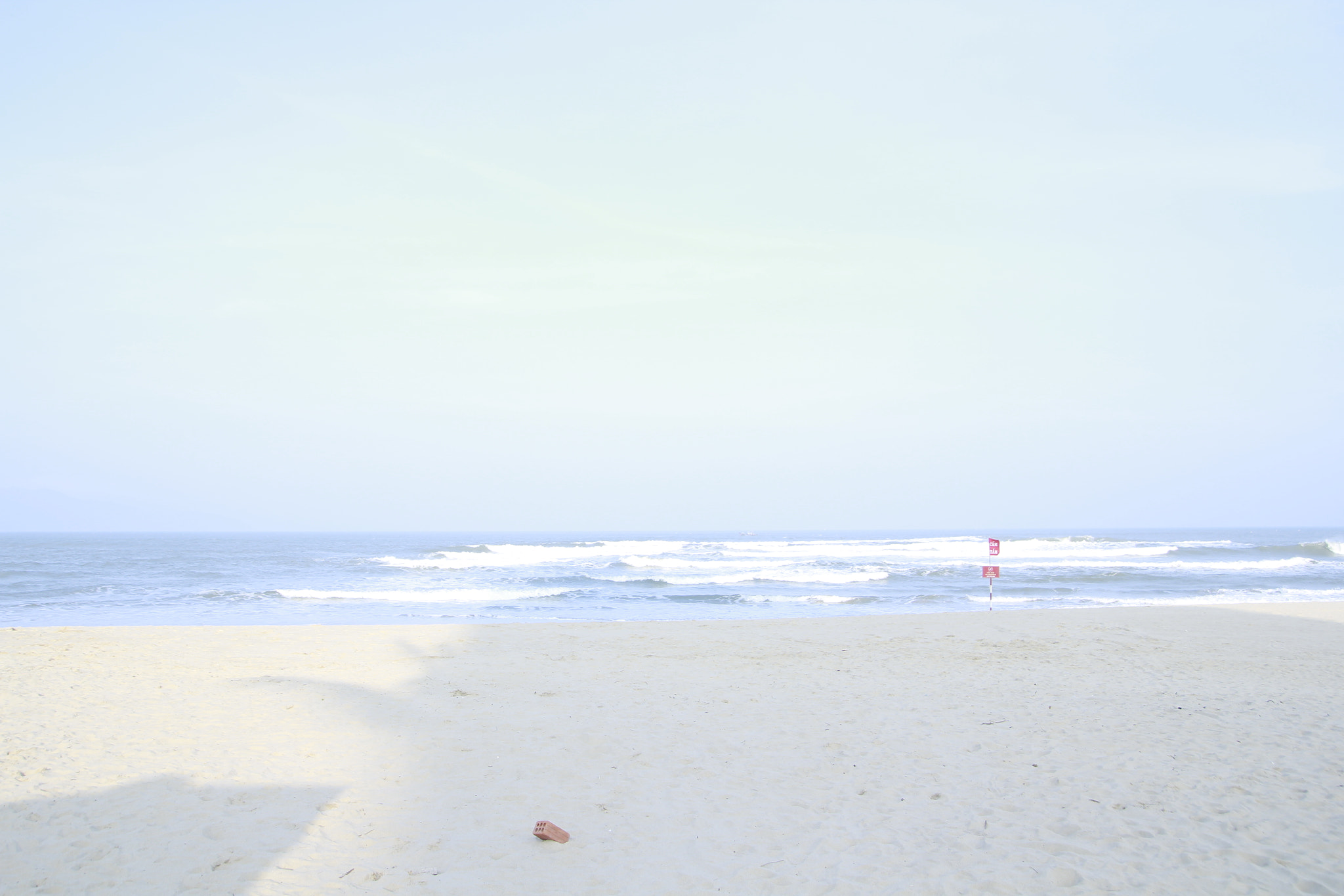 Canon EOS 60D + Tamron SP AF 17-50mm F2.8 XR Di II LD Aspherical (IF) sample photo. My khe beach3 photography