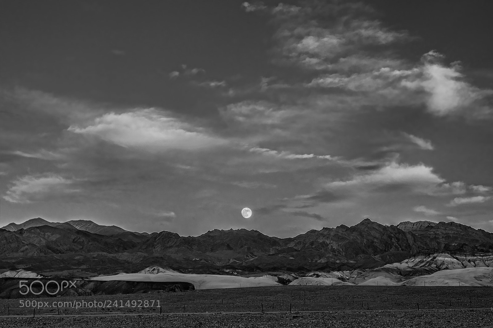 Leica Q (Typ 116) sample photo. Moonrise over death valley photography