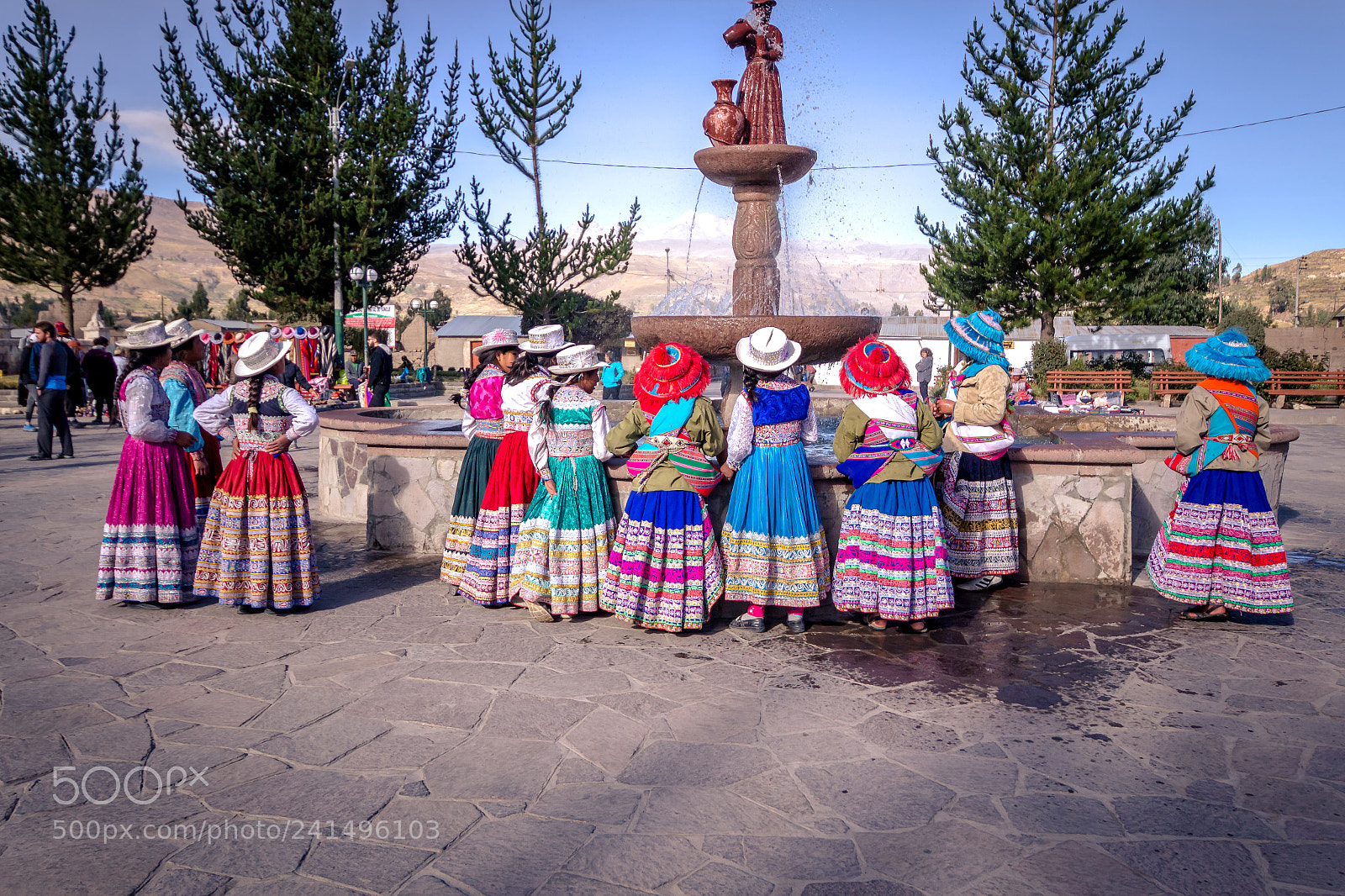 Canon EOS 650D (EOS Rebel T4i / EOS Kiss X6i) sample photo. Peruvian girls in traditional photography