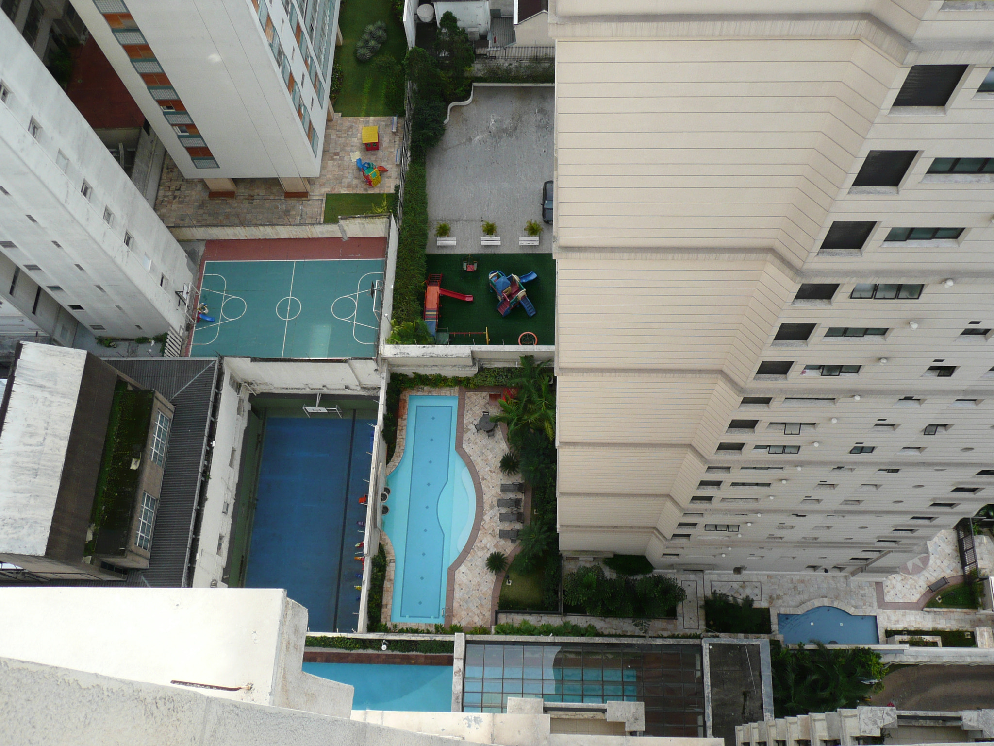 Panasonic DMC-TZ3 sample photo. Backyard scene, sao paulo photography