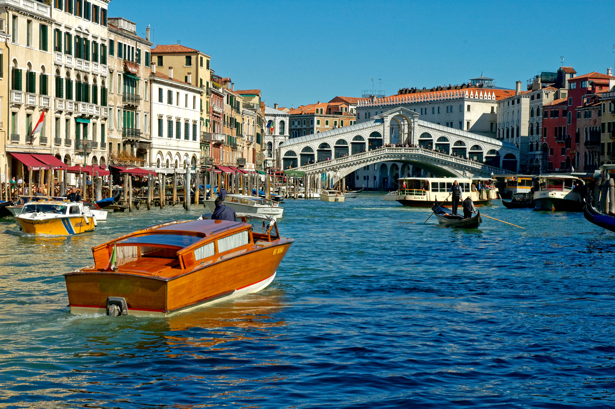 Nikon D70 + Nikon AF-S DX Nikkor 18-70mm F3.5-4.5G ED-IF sample photo. Rialto bridge. photography