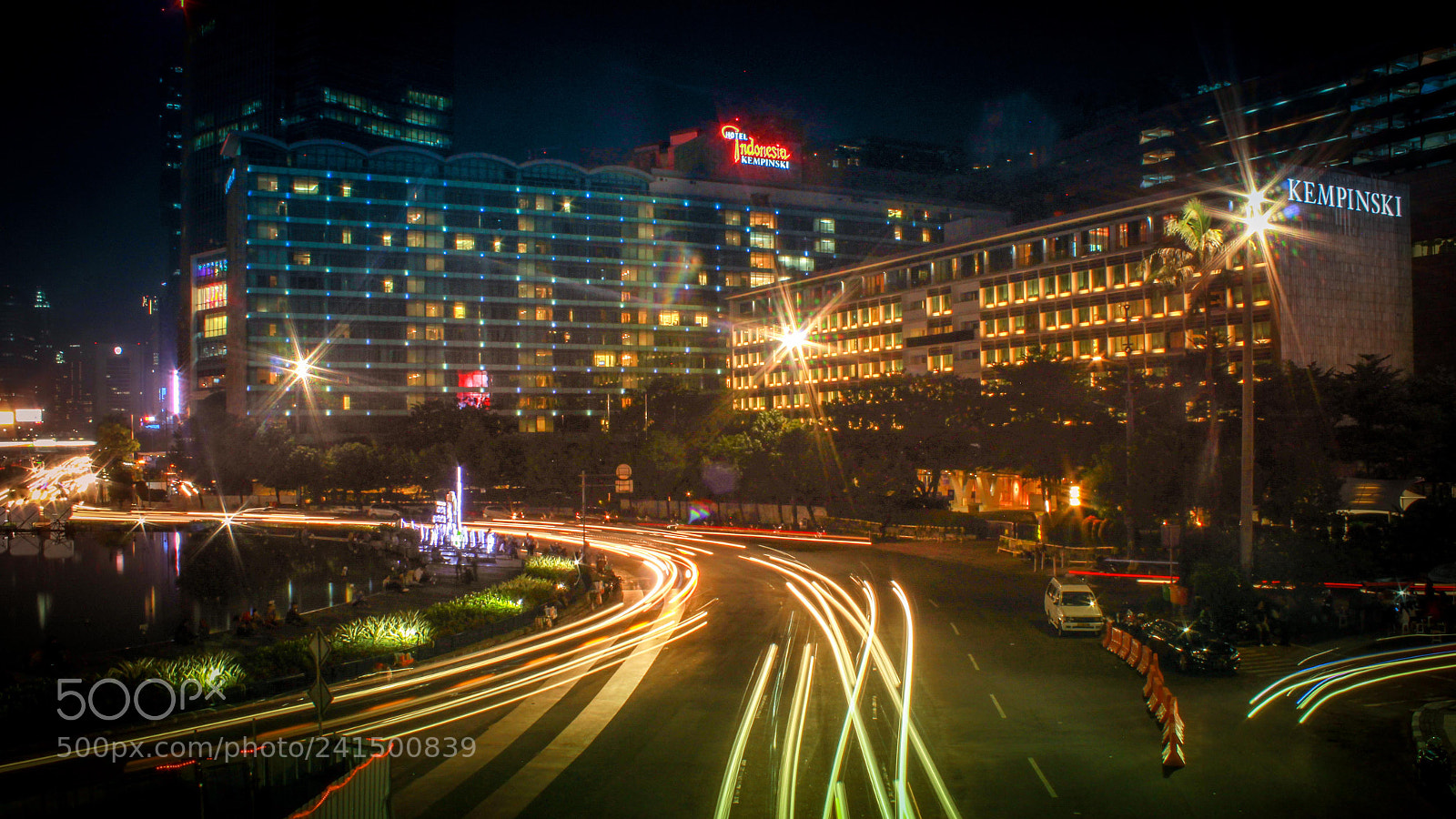 Canon EOS 1200D (EOS Rebel T5 / EOS Kiss X70 / EOS Hi) sample photo. The legendary hotel indonesia photography