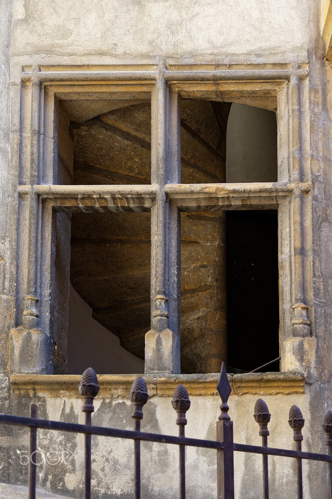 Nikon AF-S Nikkor 24-120mm F4G ED VR sample photo. Lyon, place de la basoche, fenster photography