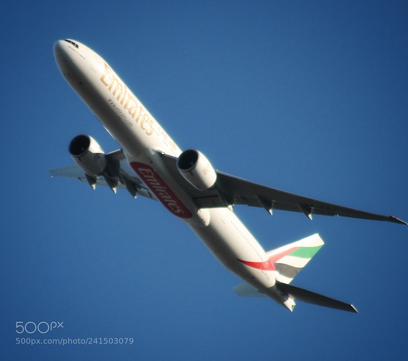 Canon EOS 1100D (EOS Rebel T3 / EOS Kiss X50) sample photo. Emirates boeing 777 photography