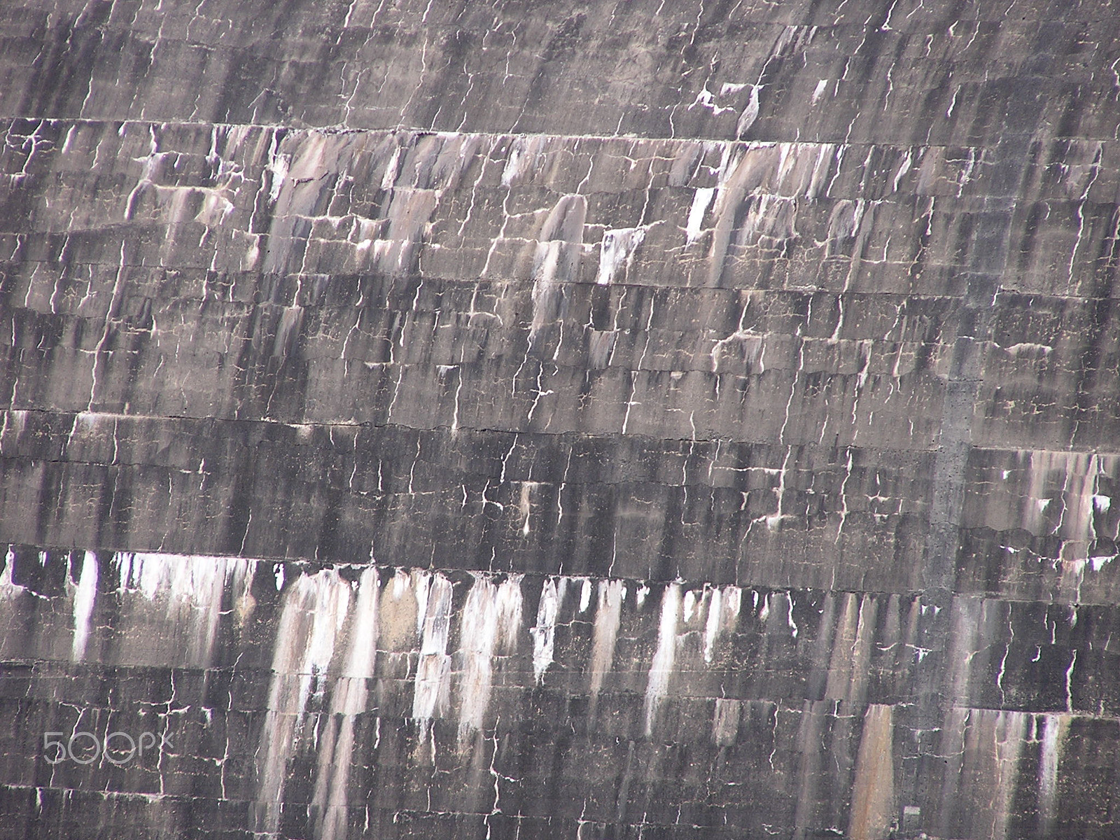 Olympus C740UZ sample photo. Minerals through the cracks photography