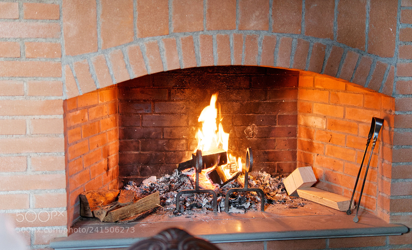 Panasonic Lumix DMC-GX85 (Lumix DMC-GX80 / Lumix DMC-GX7 Mark II) sample photo. Fireplace with warm fire photography