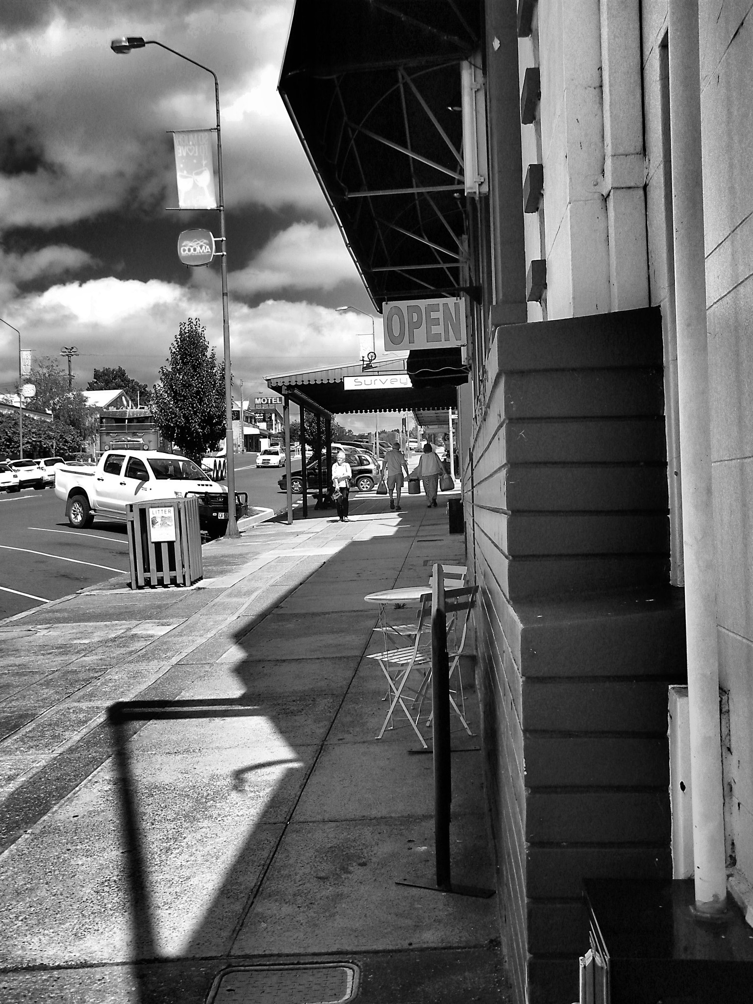 Kodak EASYSHARE Z1015 IS DIGITAL CAMERA sample photo. Footpath photography