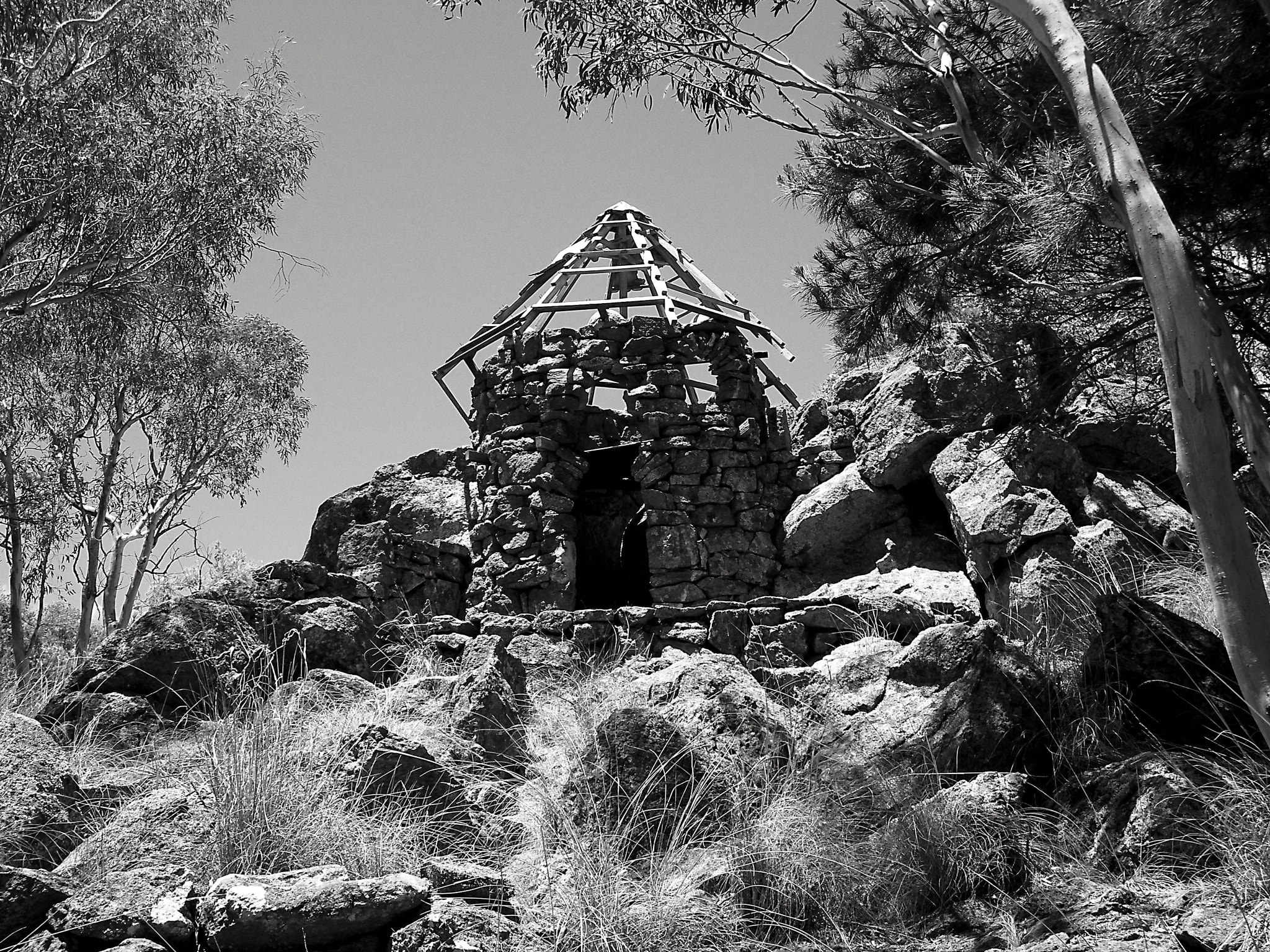 Kodak EASYSHARE Z1015 IS DIGITAL CAMERA sample photo. Witches hut photography