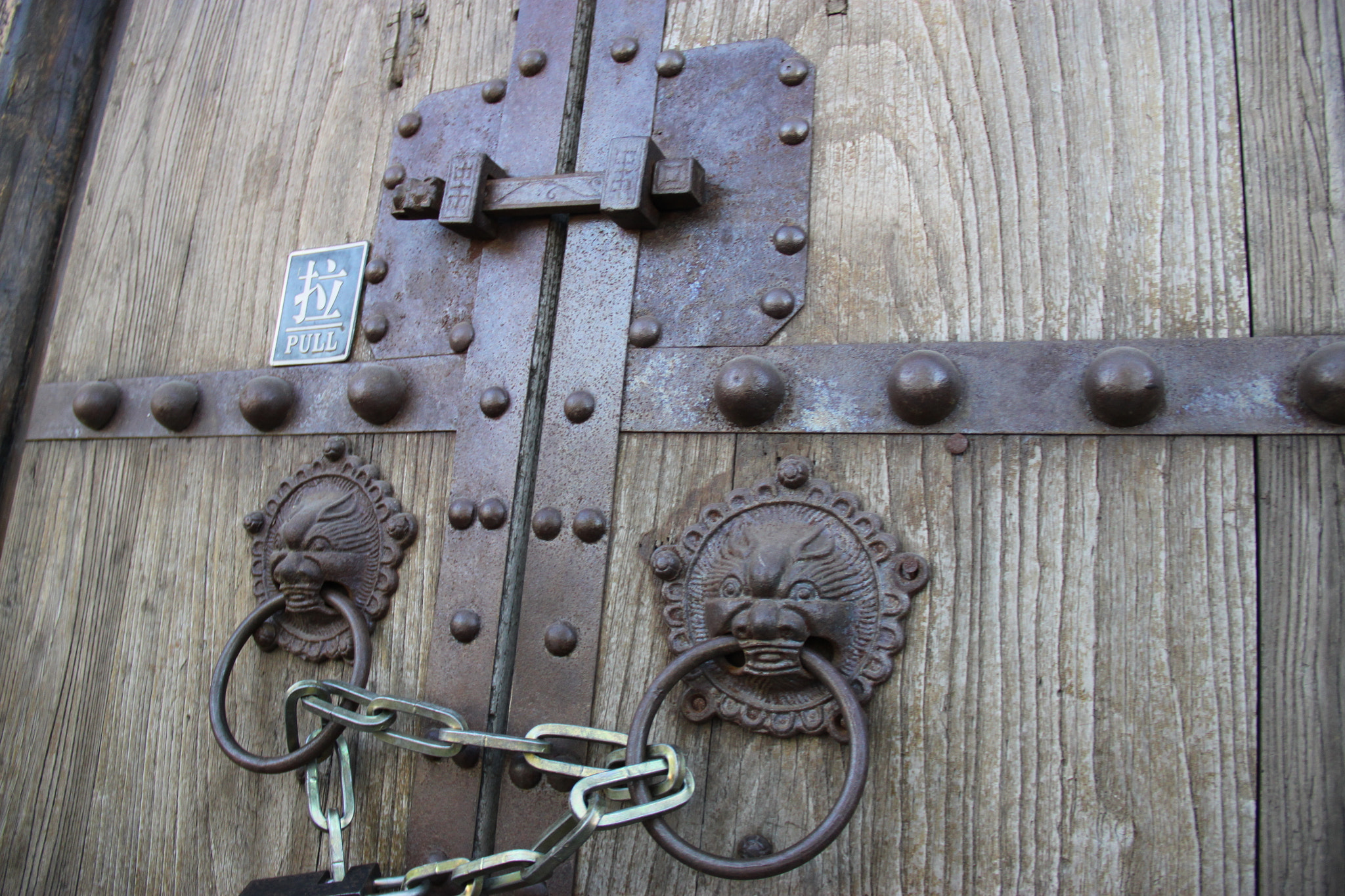 Canon EF-S 18-135mm F3.5-5.6 IS sample photo. Old gate in beijing photography