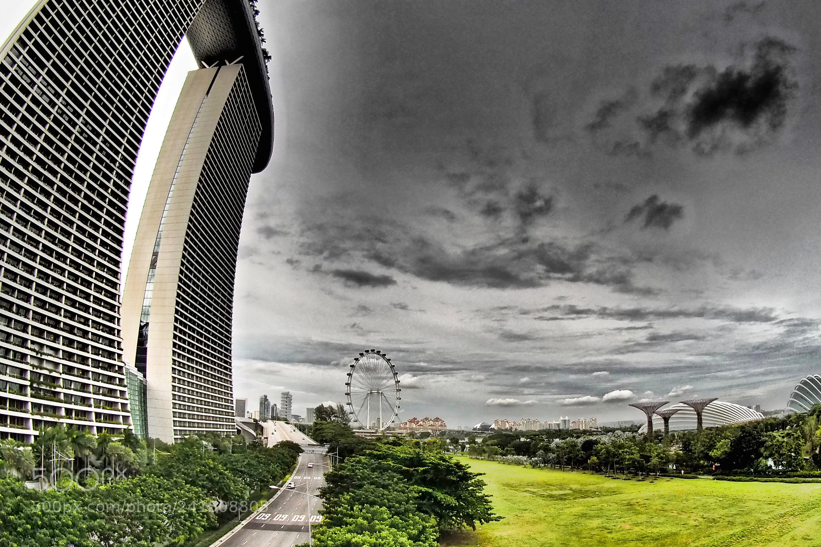 Olympus OM-D E-M5 sample photo. "the green city" photography
