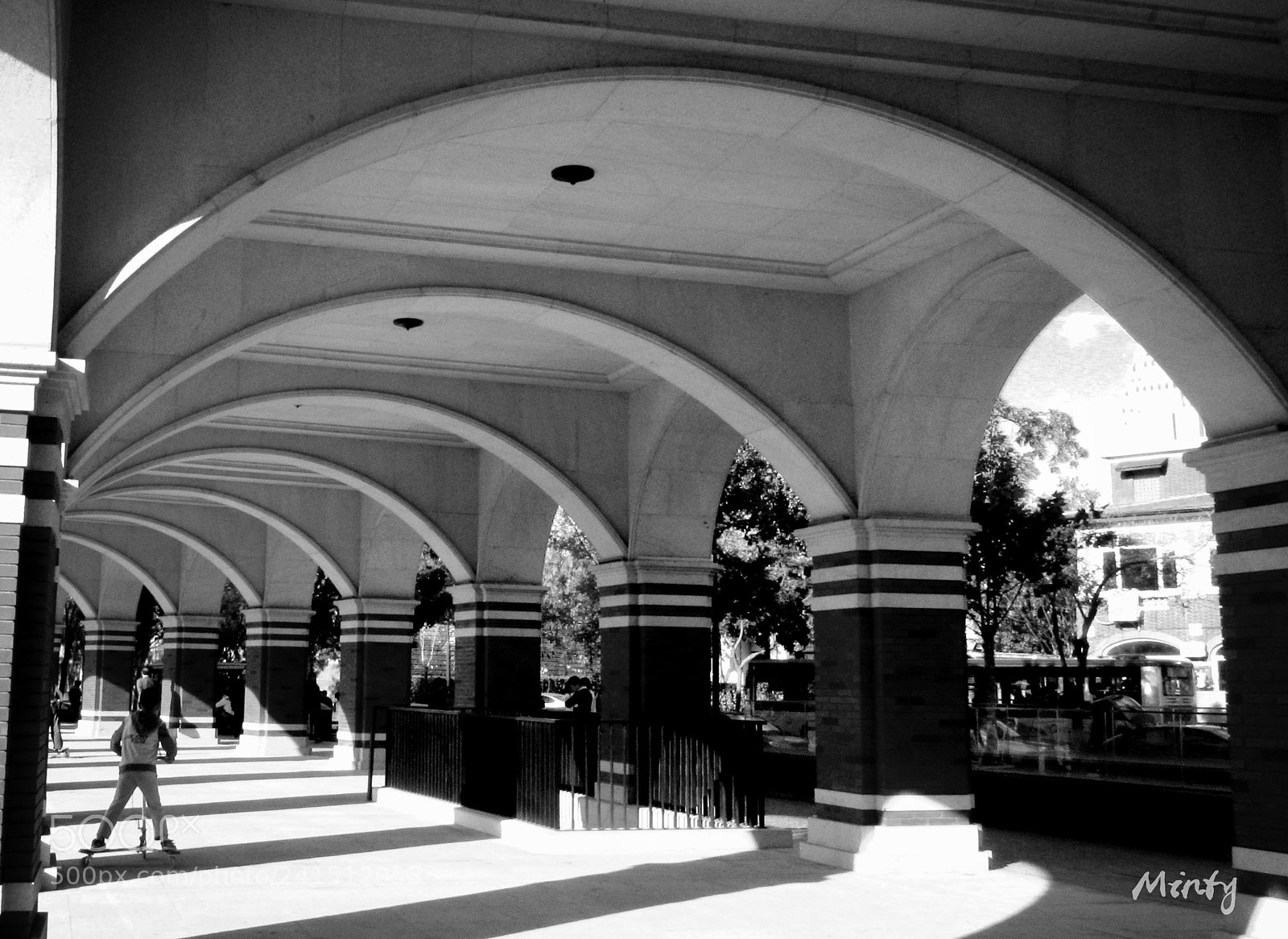 Canon PowerShot SX210 IS sample photo. Archway photography