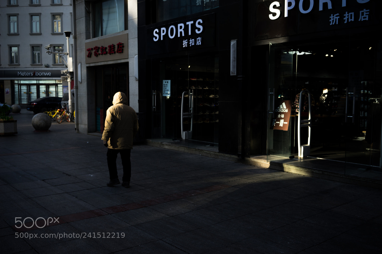 Sony a7 sample photo. A little light-street #01 photography