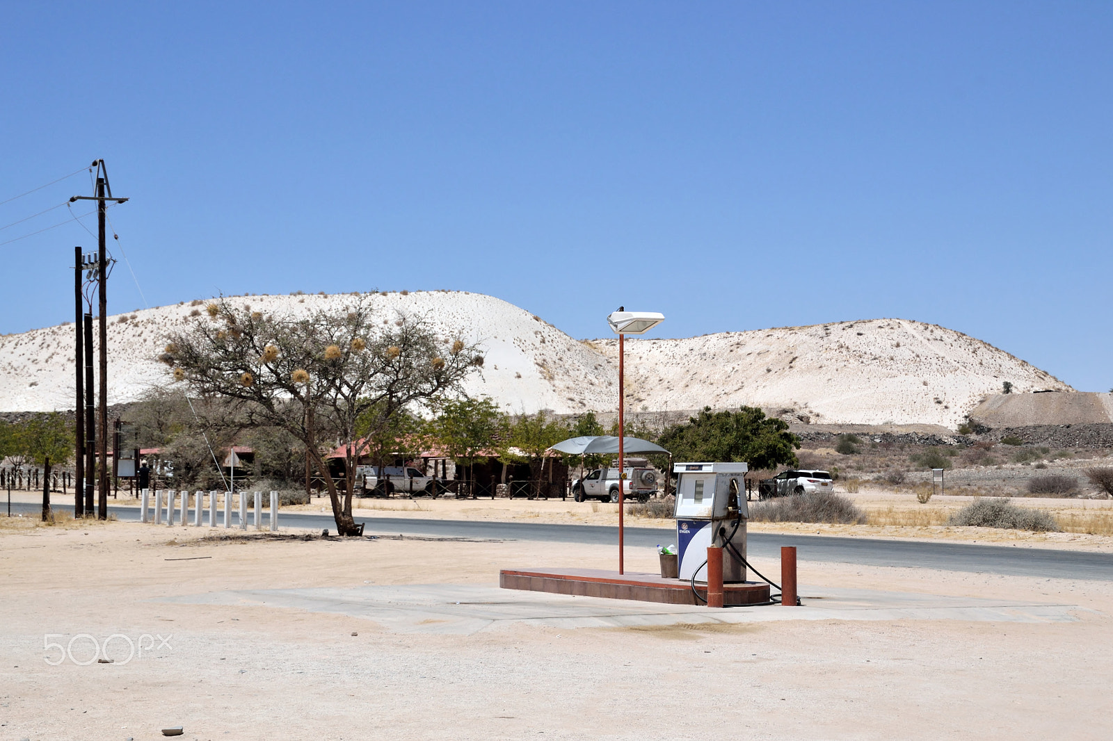 Nikon D3100 sample photo. Poblet i benzinera photography