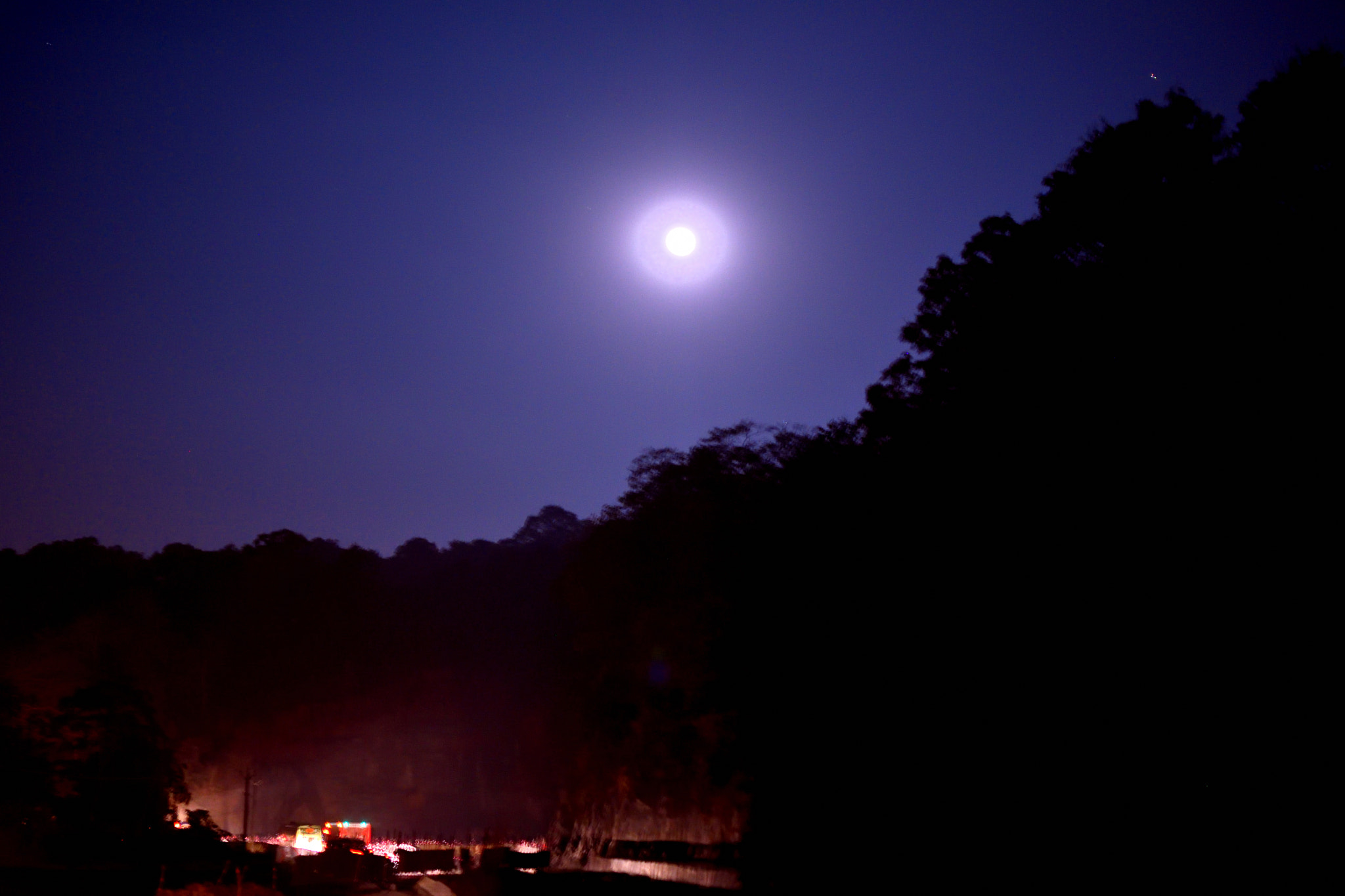 Nikon D7500 + Nikon AF-S DX Nikkor 35mm F1.8G sample photo. Super moon 2018 photography