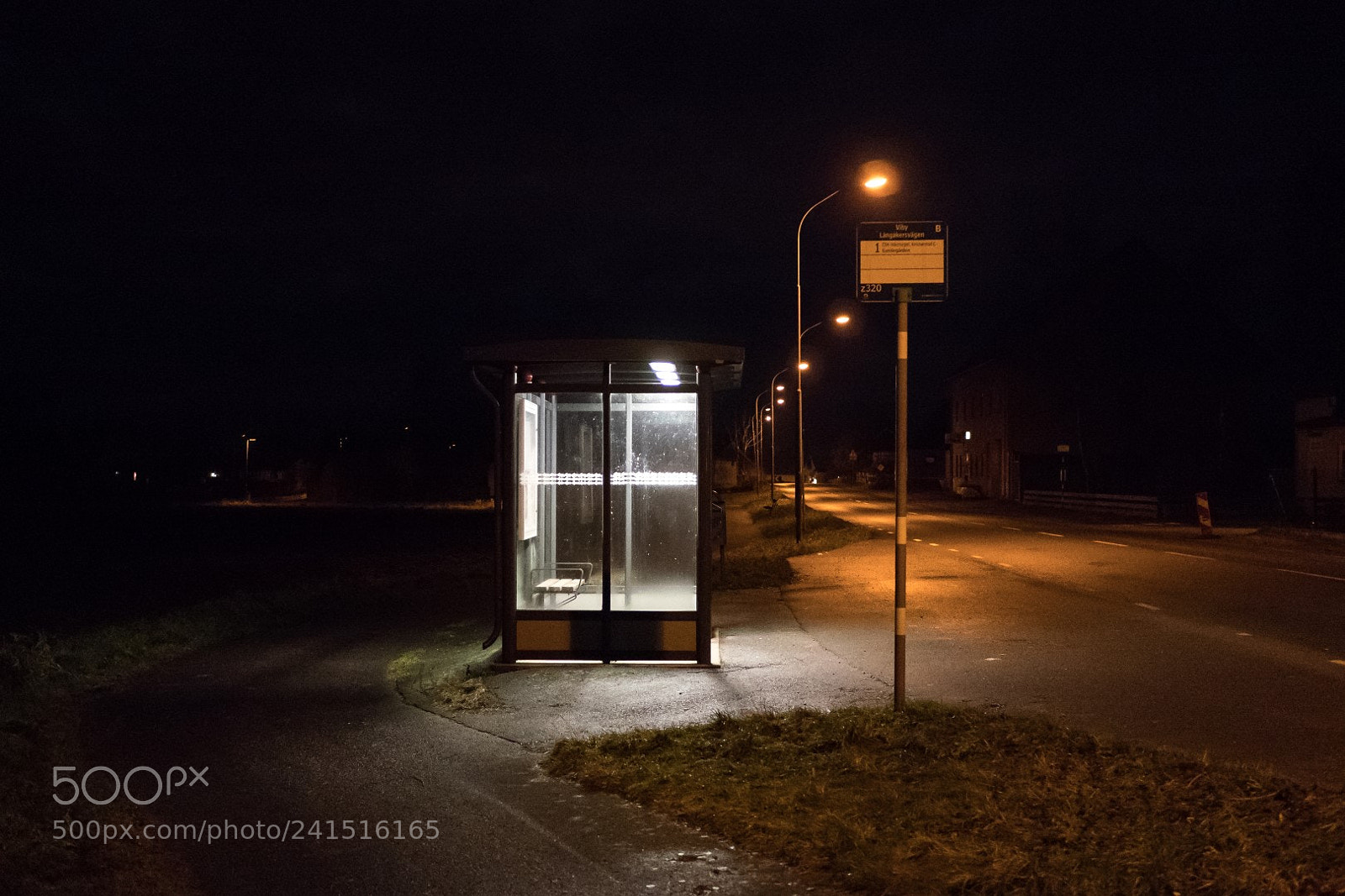 Panasonic Lumix DMC-GX85 (Lumix DMC-GX80 / Lumix DMC-GX7 Mark II) sample photo. Bus stop photography