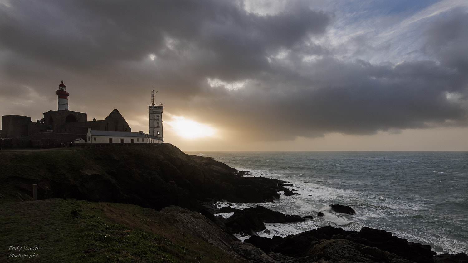 Nikon D810 + Nikon AF-S Nikkor 16-35mm F4G ED VR sample photo. Sunrise at pointe saint mathieu photography