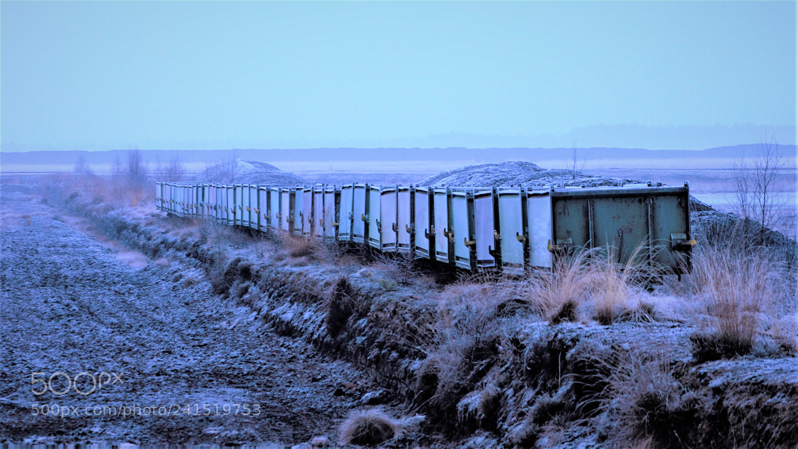 Canon EOS 500D (EOS Rebel T1i / EOS Kiss X3) sample photo. Peat lorries photography