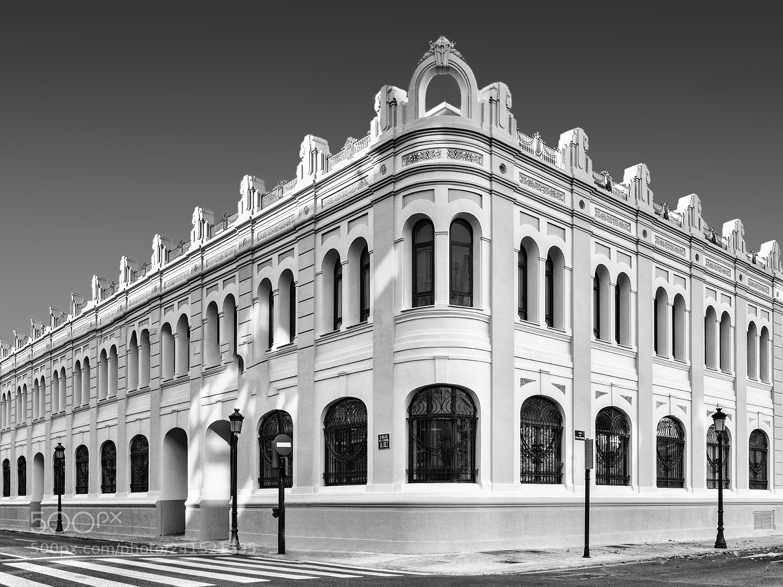 Olympus OM-D E-M1 sample photo. The white house. valencia. photography