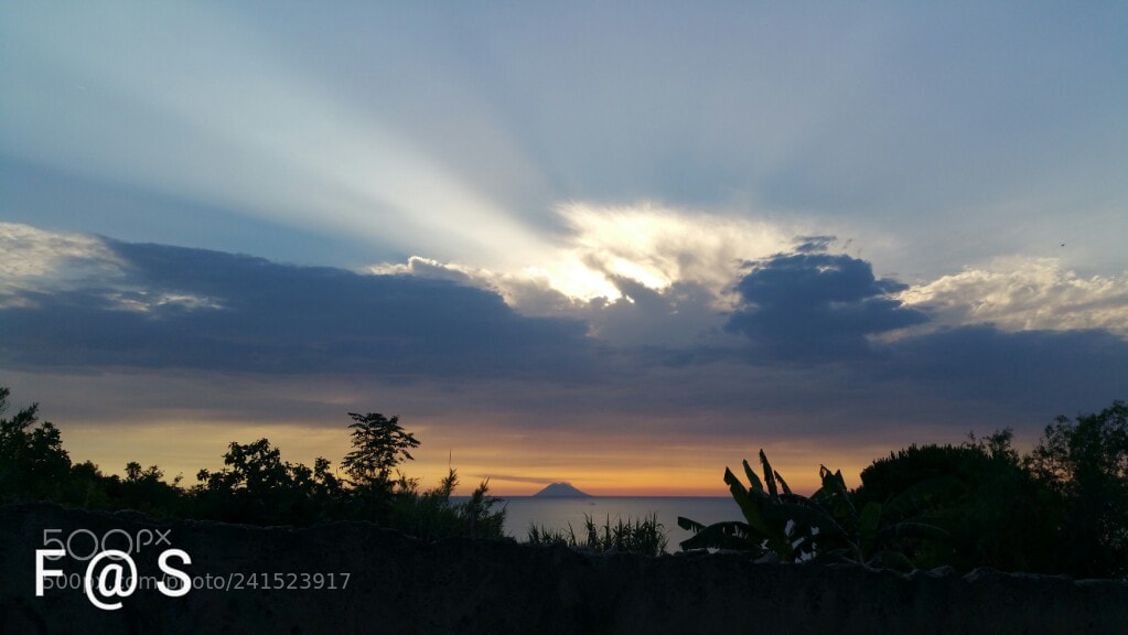 Samsung Galaxy Note4 sample photo. Stromboli blu sunset photography
