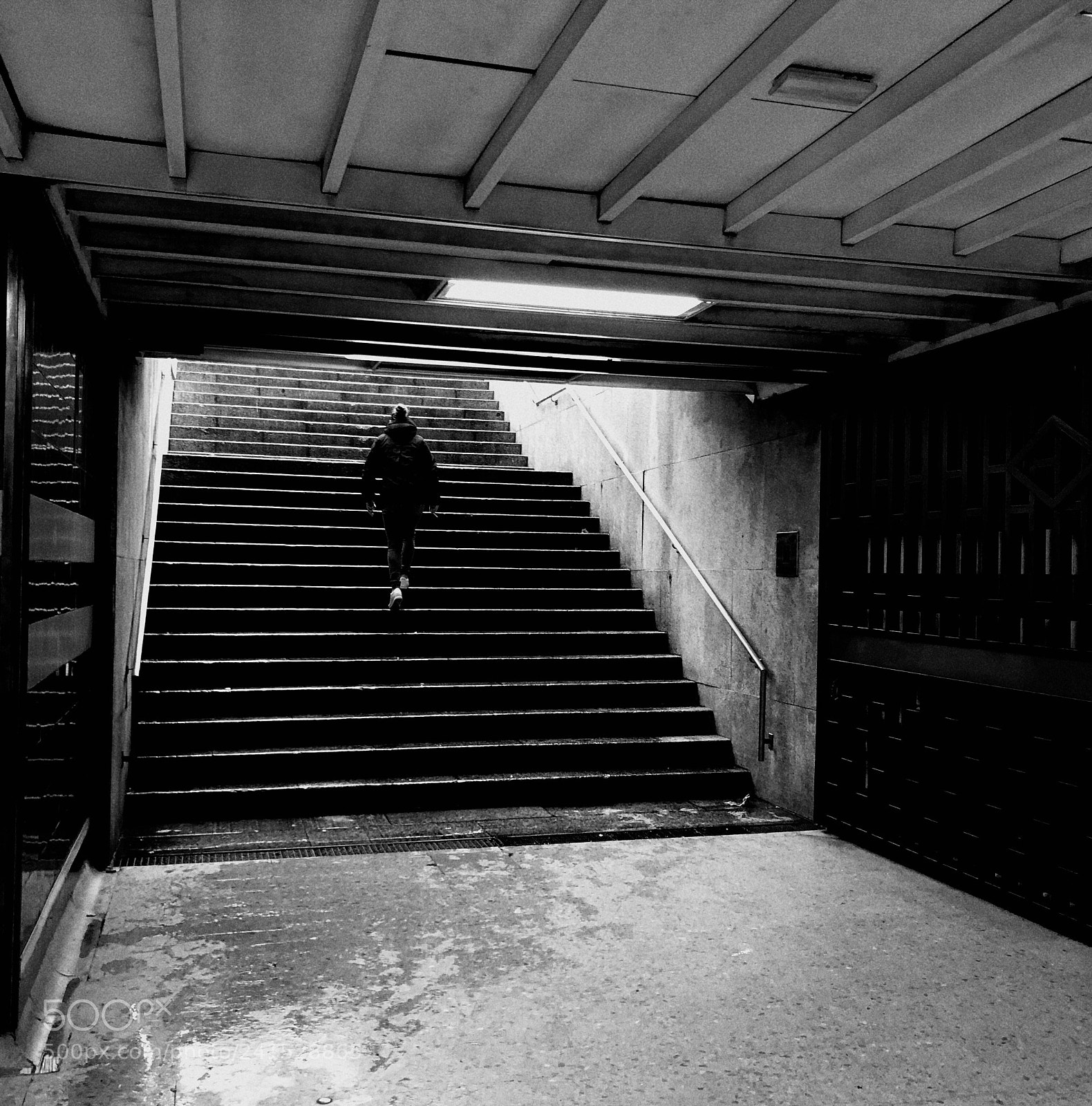 Apple iPhone X sample photo. In the subway photography